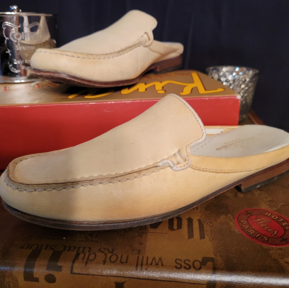BROOKS BROTHERS Cream Leather Mules